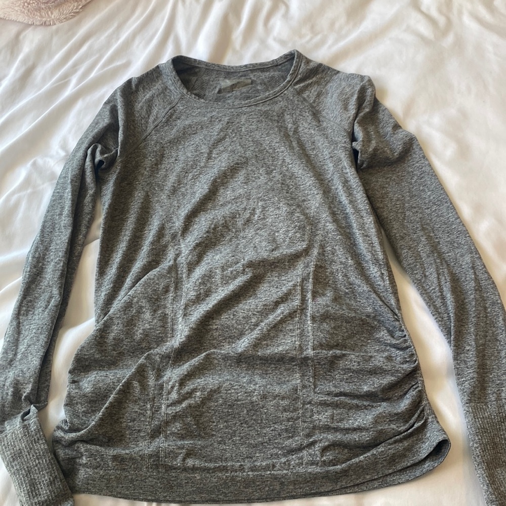 Grey Athleta long sleeve shirt! In great condition size 4!